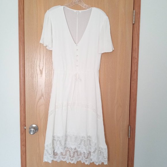 Maurices Dresses & Skirts - Maurices Hi-Low Prairie V-Neck White Dress M